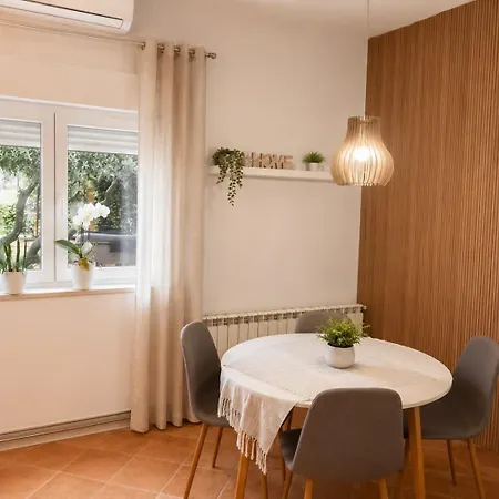 Rossa Apartment *