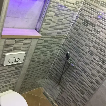 Rossa Apartment *